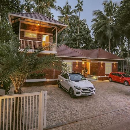 Redstone Villa 科泽科德 外观 照片