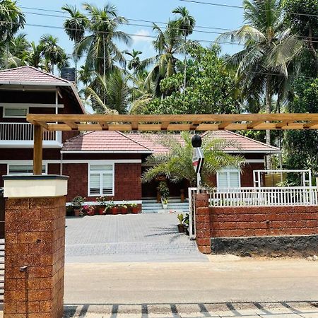 Redstone Villa 科泽科德 外观 照片