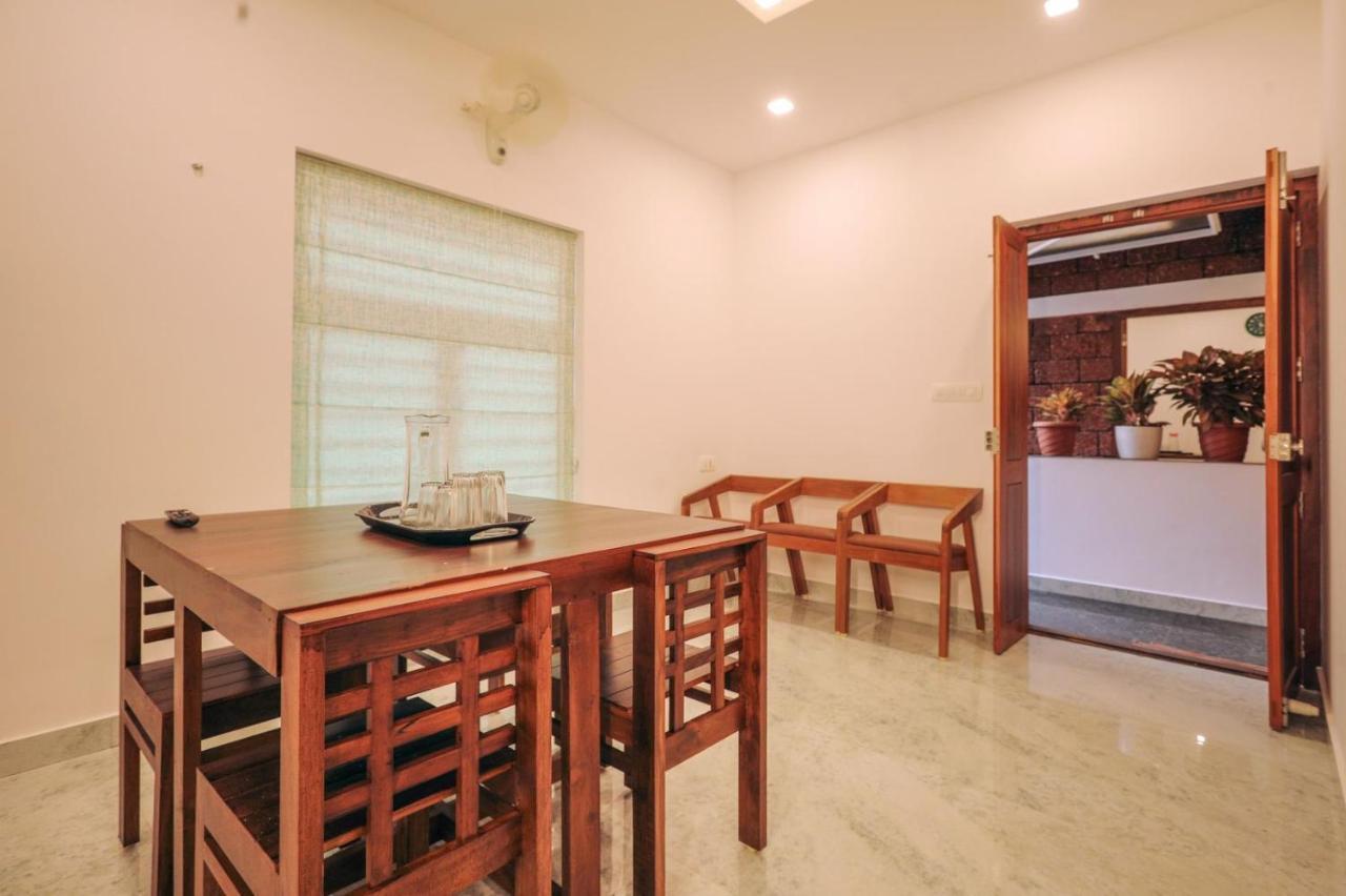 Redstone Villa 科泽科德 外观 照片