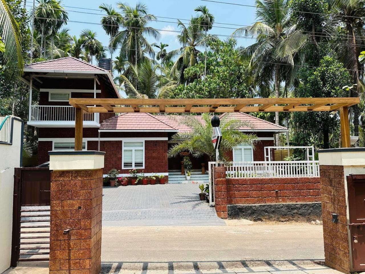 Redstone Villa 科泽科德 外观 照片
